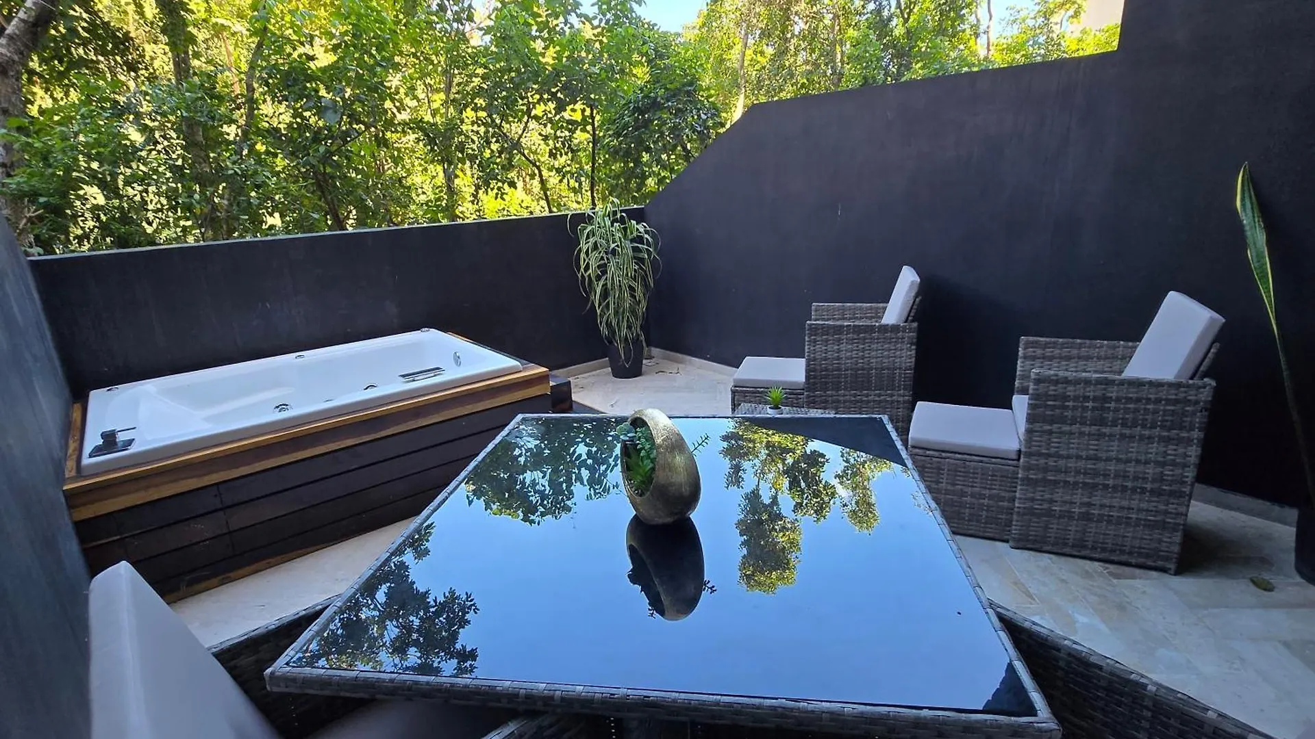 Apartment With Private Jacuzzi And Beach Club 툴룸